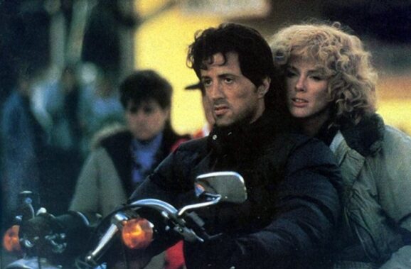 Sylvester Stallone Regrette-t-il Cobra? Un Thriller D'action Culte Des Années 80 Remis En Question Sylvester Stallone Regrette-t-il Cobra? Un Thriller D'action Culte Des Années 80 Remis En Question