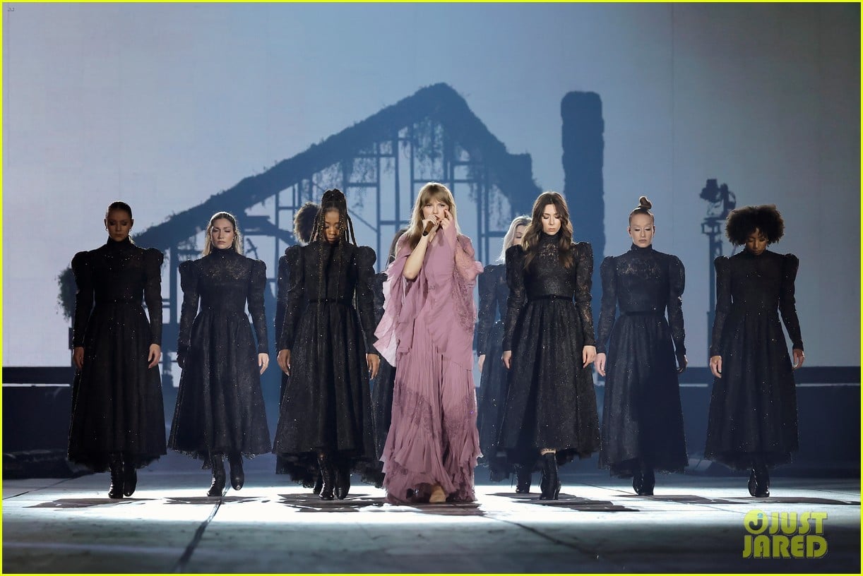 Taylor Swift's Eras Tour Costumes: High-Resolution Photos And Outfit Details Taylor Swift's Eras Tour Costumes: High-Resolution Photos And Outfit Details