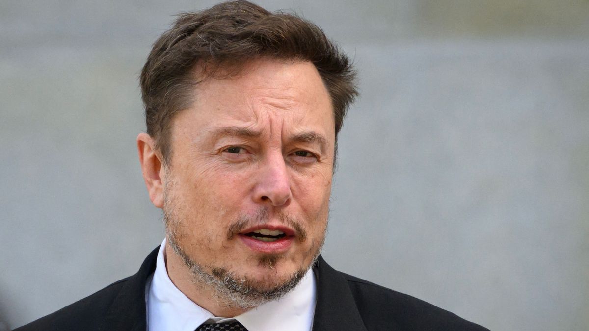 Tesla Stock Plunge: Elon Musk's Net Worth Under $300 Billion Tesla Stock Plunge: Elon Musk's Net Worth Under $300 Billion