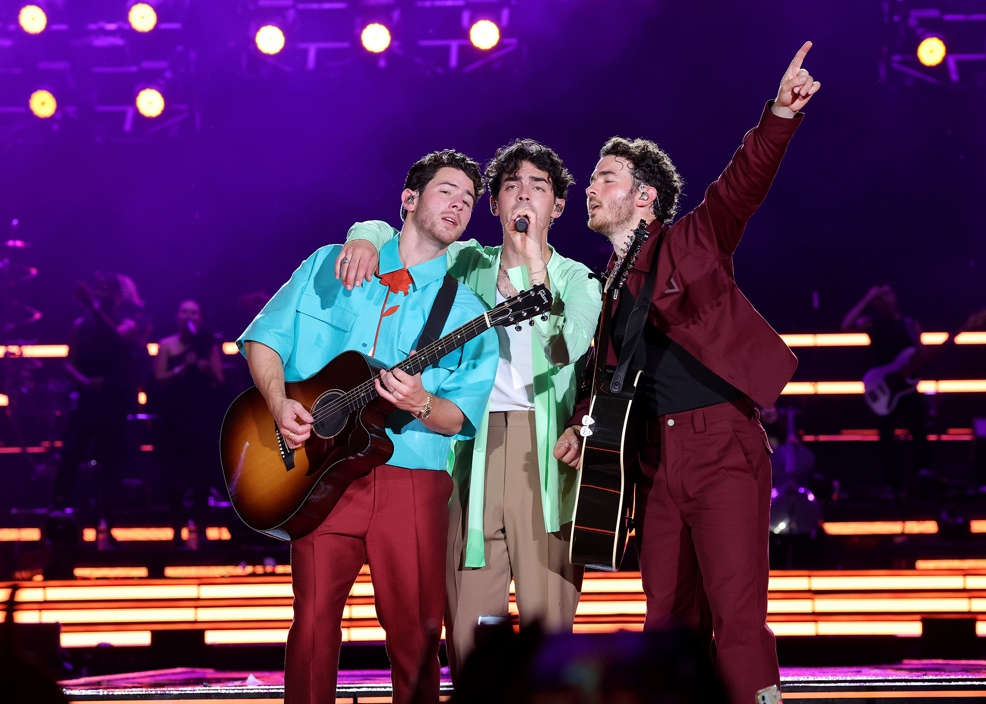 The Jonas Brothers' Joe Jonas: His Classy Response To A Fan Fight The Jonas Brothers' Joe Jonas: His Classy Response To A Fan Fight