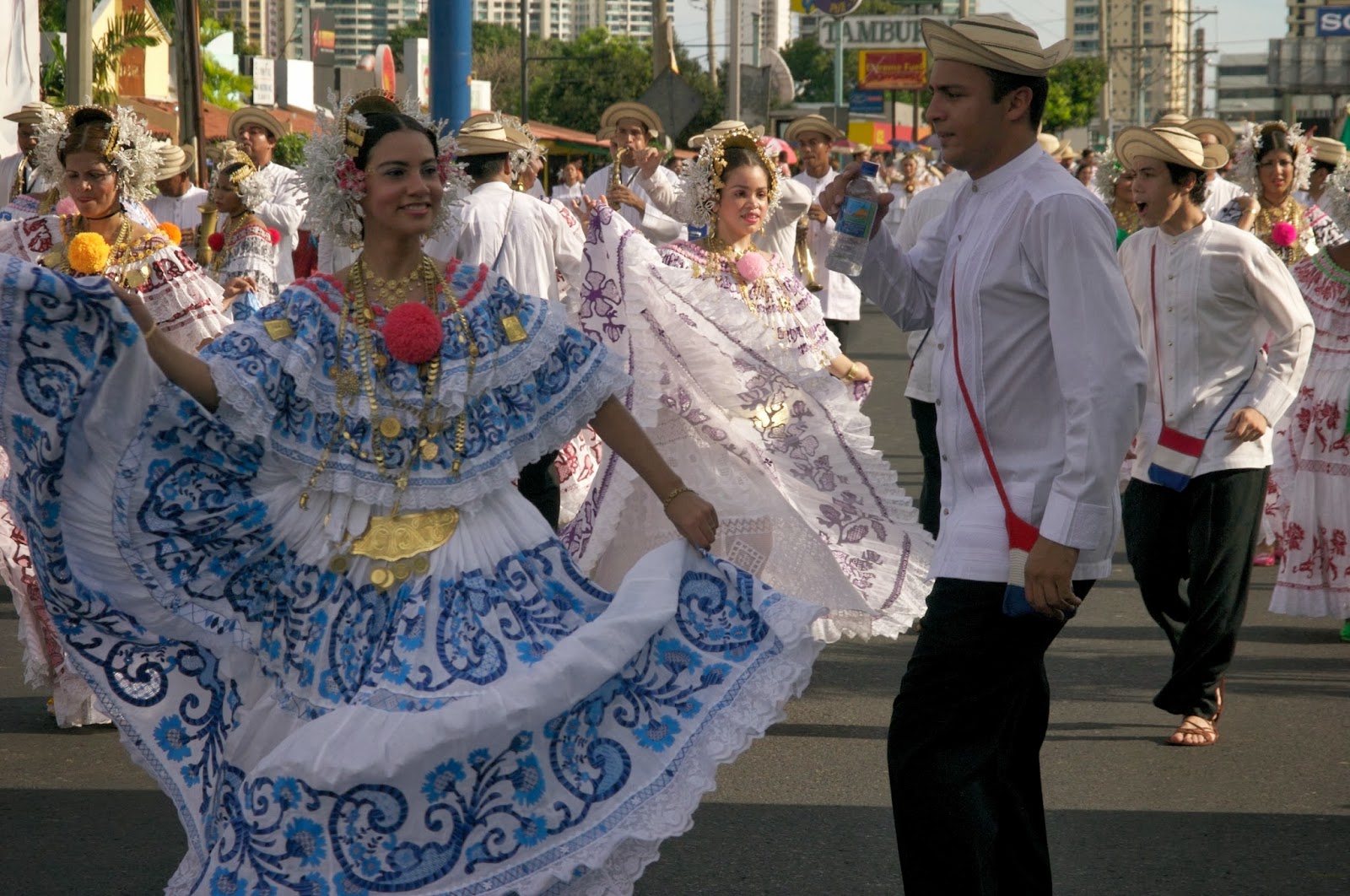 The People Of This Country: Customs And Traditions The People Of This Country: Customs And Traditions