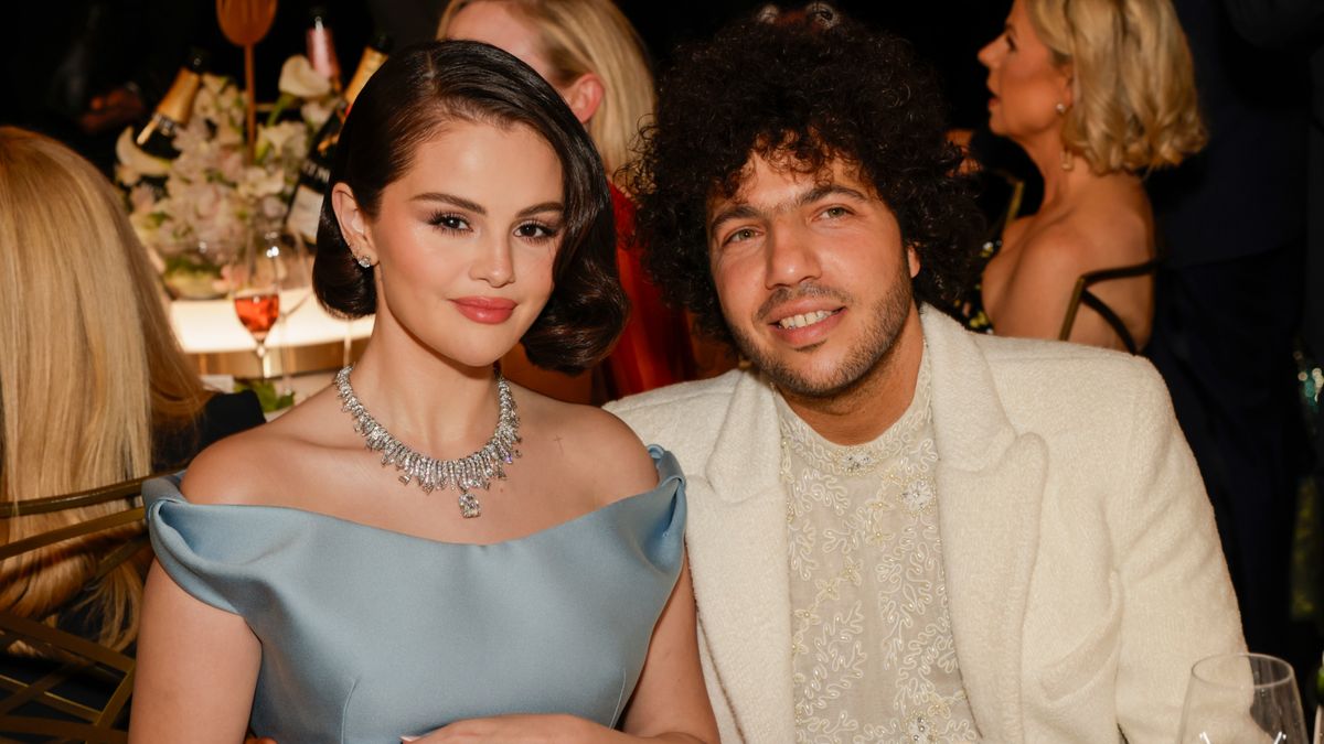 The Story Behind Selena Gomez's $3,000 Diamond Ring And Its $12 Sale The Story Behind Selena Gomez's $3,000 Diamond Ring And Its $12 Sale