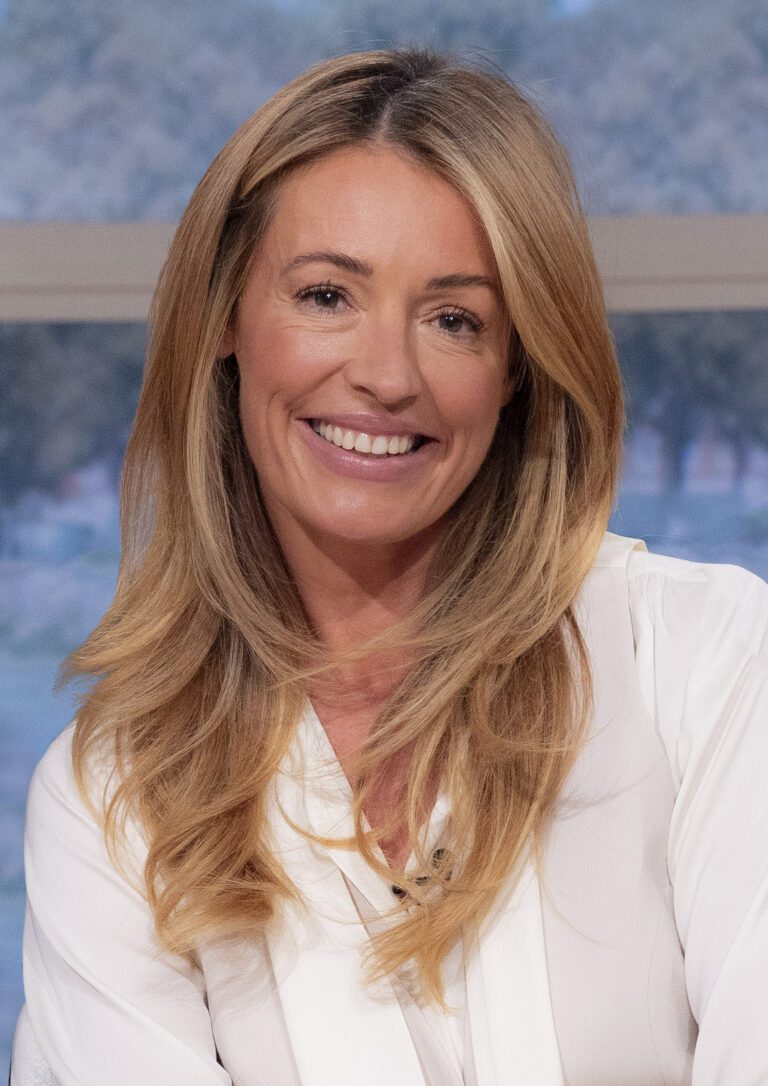 This Morning: Cat Deeley Suffers Pre-Show Dress Issue This Morning: Cat Deeley Suffers Pre-Show Dress Issue