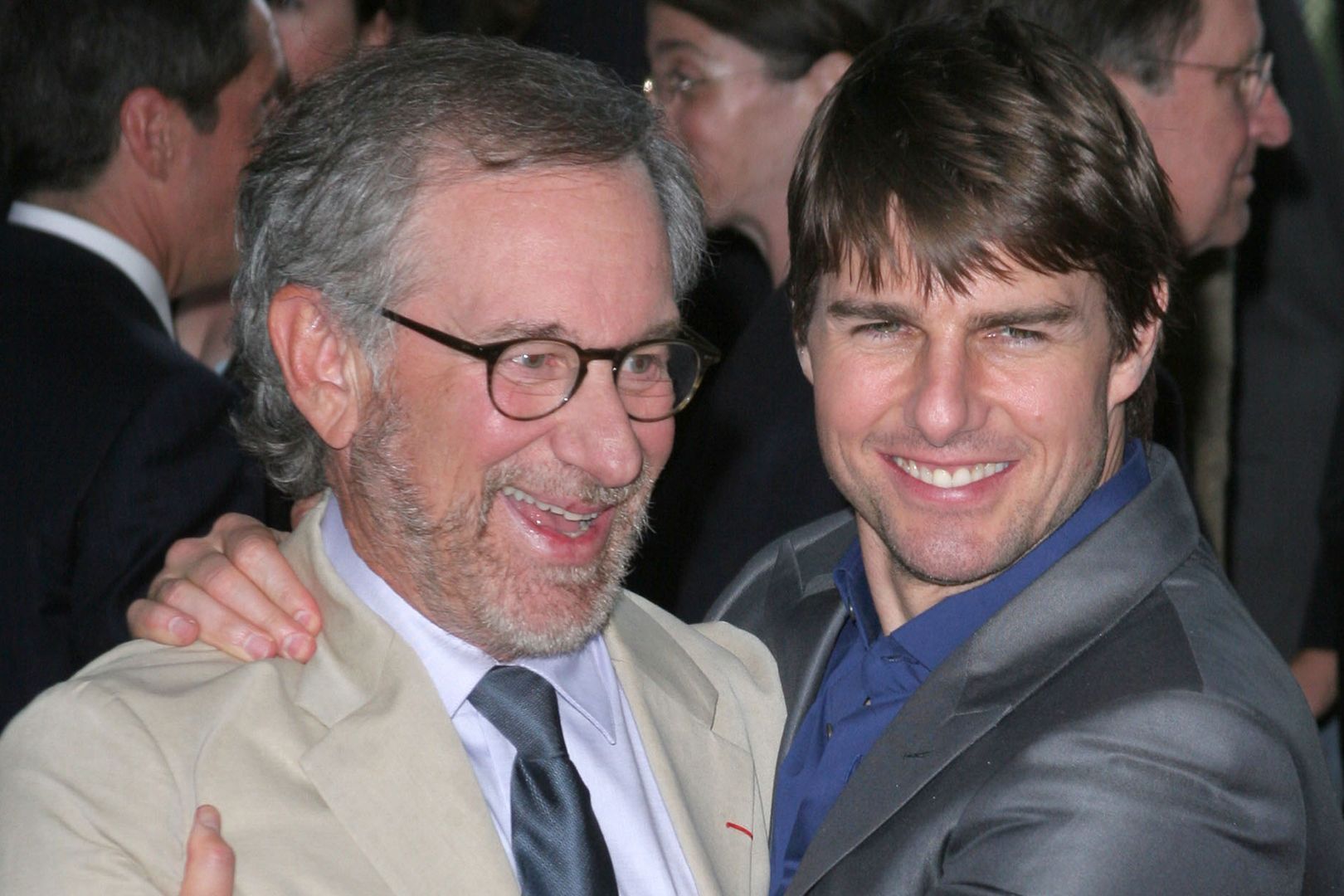 Tom Hanks And Tom Cruise: The Story Behind The Unpaid $1 Debt Tom Hanks And Tom Cruise: The Story Behind The Unpaid $1 Debt