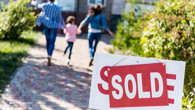 Toronto Housing Market Slowdown: Sales Down 23%, Prices Fall 4% Toronto Housing Market Slowdown: Sales Down 23%, Prices Fall 4%
