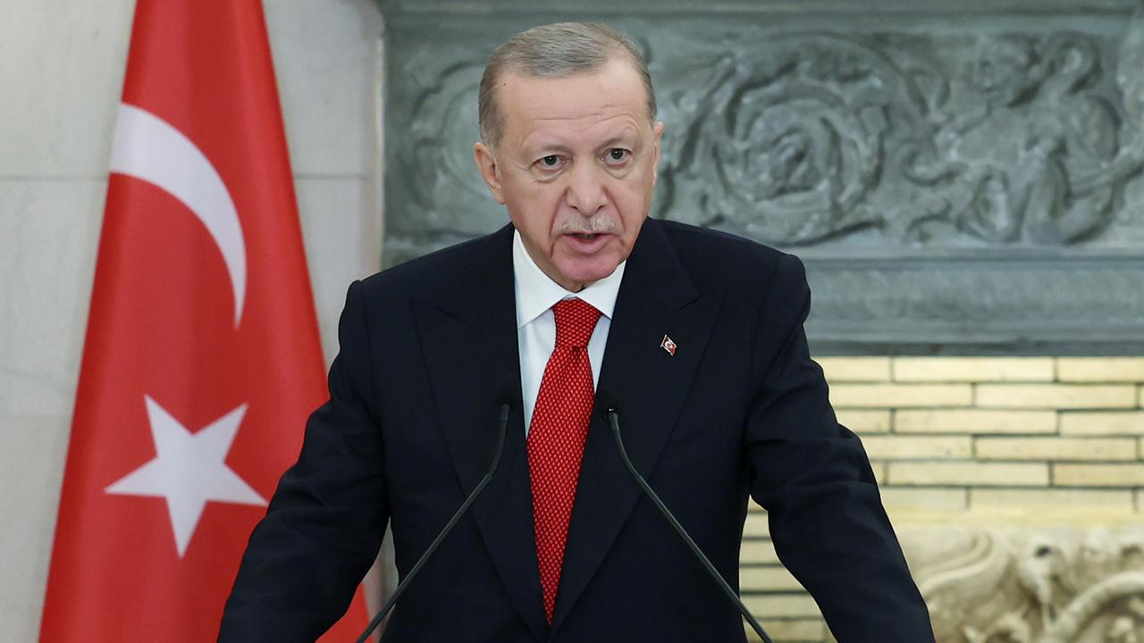 Türkiye-Macaristan İlişkileri: Hacıosmanoğlu'nun Rolü Ve Macaristan Ziyareti Türkiye-Macaristan İlişkileri: Hacıosmanoğlu'nun Rolü Ve Macaristan Ziyareti