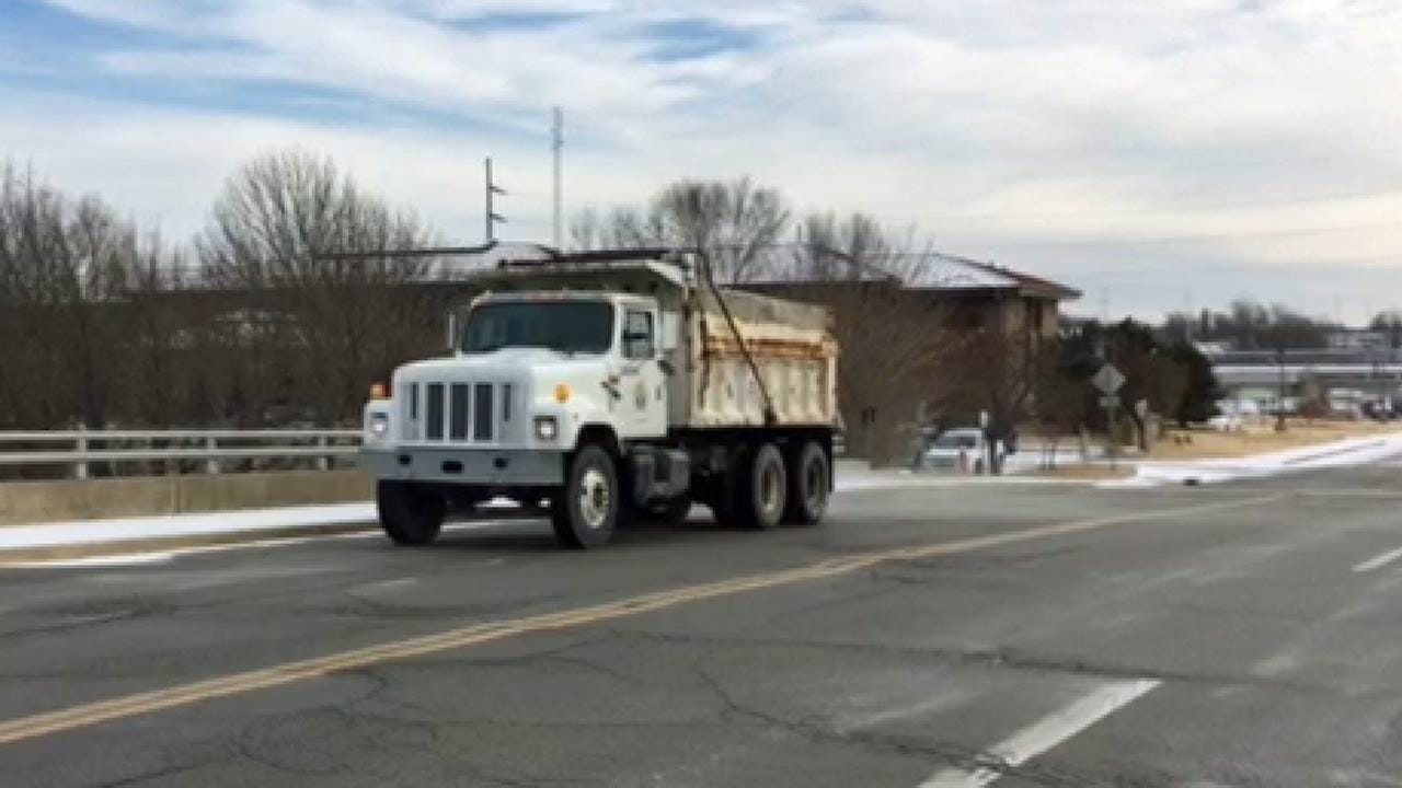 Tulsa Crews Prepare Roads For Expected Sleet And Snow Tulsa Crews Prepare Roads For Expected Sleet And Snow