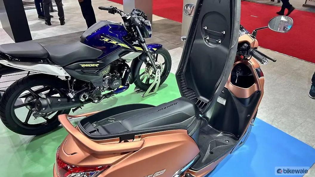 TVS Jupiter CNG पेट्रोल: ₹1/किमी से कम रनिंग कॉस्ट TVS Jupiter CNG पेट्रोल: ₹1/किमी से कम रनिंग कॉस्ट