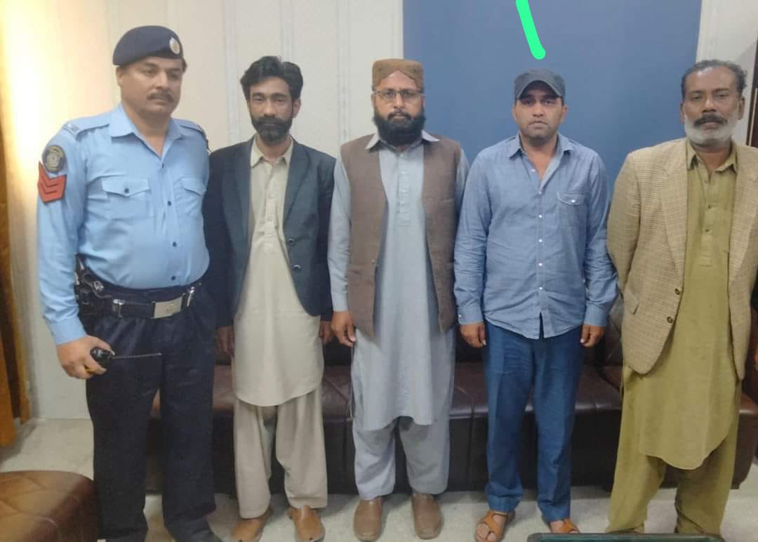 تین مسافروں کی گرفتاری: جعلی دستاویزات اور گداگری کا انکشاف تین مسافروں کی گرفتاری: جعلی دستاویزات اور گداگری کا انکشاف