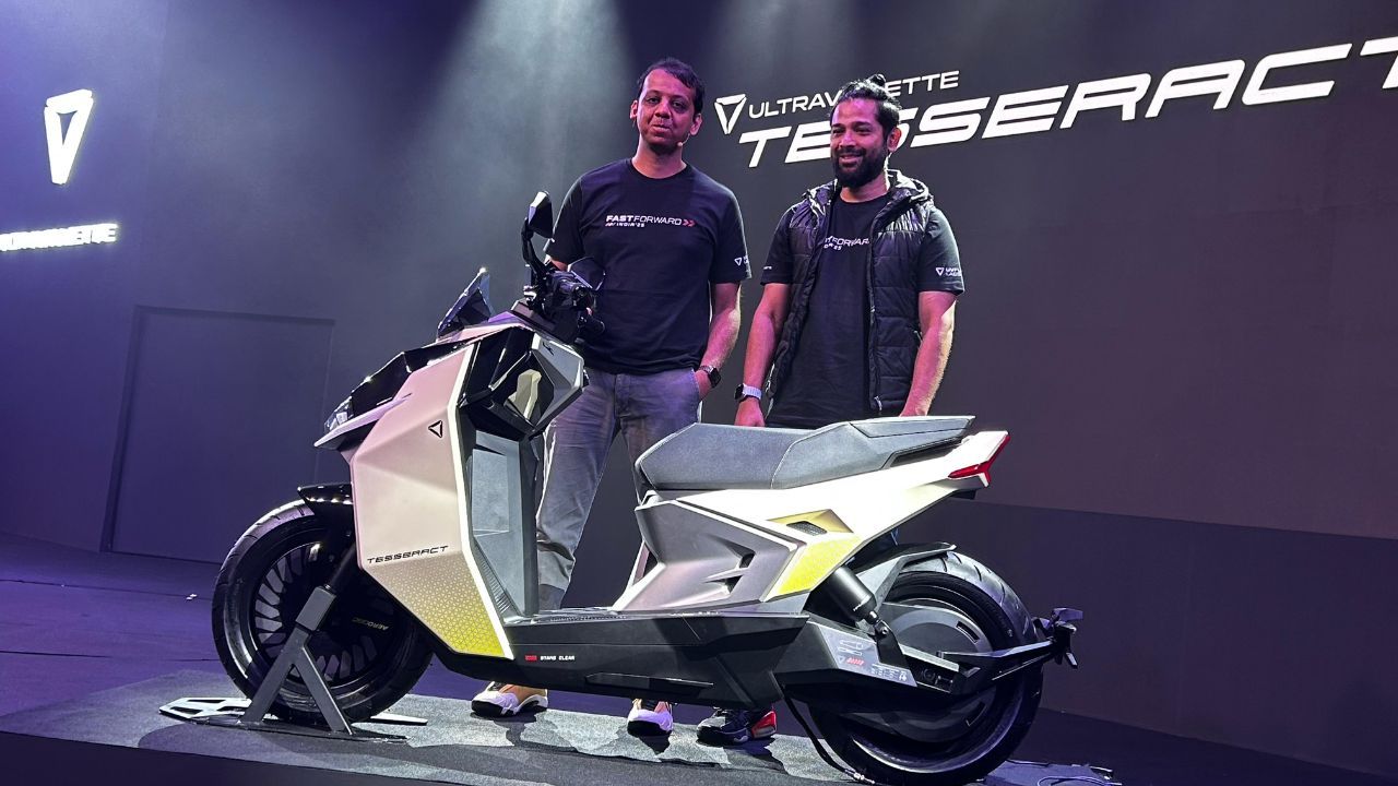 इलेक्ट्रिक स्कूटर बाजार में धमाका: Ultraviolette Tesseract की 50,000 बुकिंग्स इलेक्ट्रिक स्कूटर बाजार में धमाका: Ultraviolette Tesseract की 50,000 बुकिंग्स