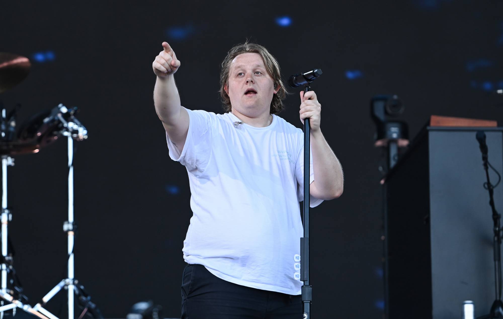 Unexpected Return: Lewis Capaldi's Surprise Performance At Tom Walker Charity Concert Unexpected Return: Lewis Capaldi's Surprise Performance At Tom Walker Charity Concert