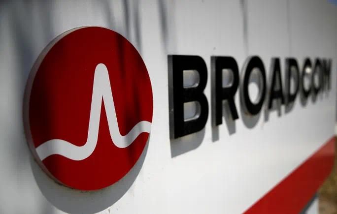 VMware Costs To Skyrocket: AT&T Highlights Broadcom's Extreme 1,050% Price Increase Proposal