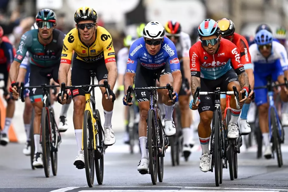Van Der Poel Edges Pogacar In Milan-San Remo Repeat Win Van Der Poel Edges Pogacar In Milan-San Remo Repeat Win
