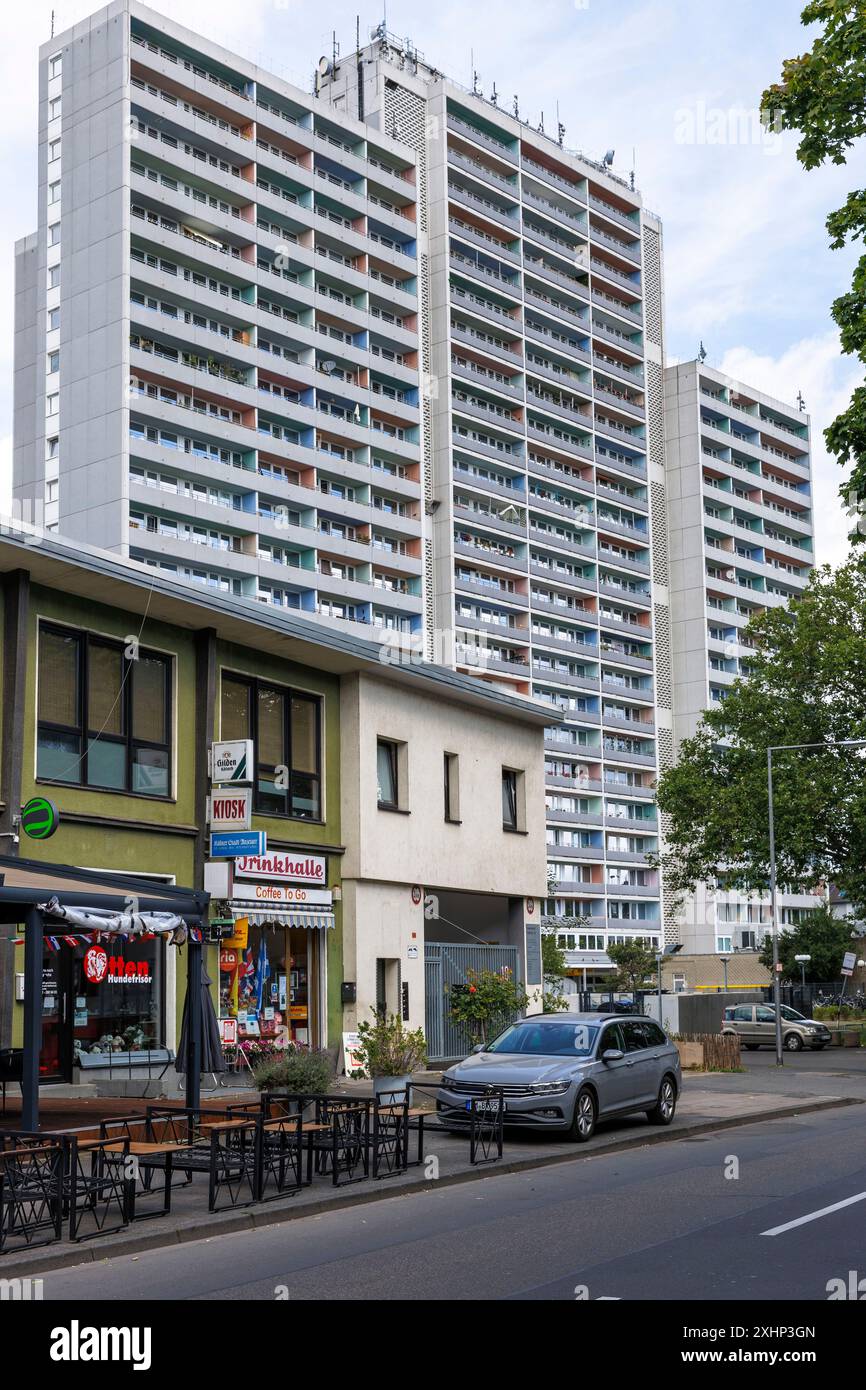 Verkehrslage Westcenter Bickendorf: Engpass Und Stau An Der Kreuzung Verkehrslage Westcenter Bickendorf: Engpass Und Stau An Der Kreuzung