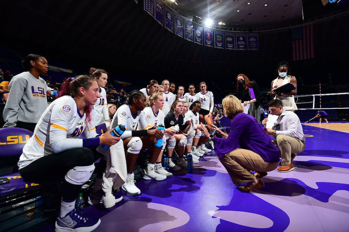Volunteers Rally Past LSU To Split Series Volunteers Rally Past LSU To Split Series