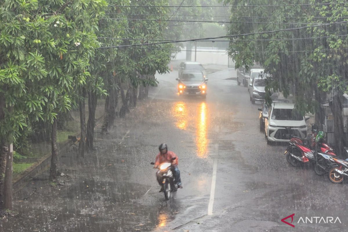 Waspada! Potensi Hujan Di Jawa Timur, 6 Mei 2024 Waspada! Potensi Hujan Di Jawa Timur, 6 Mei 2024