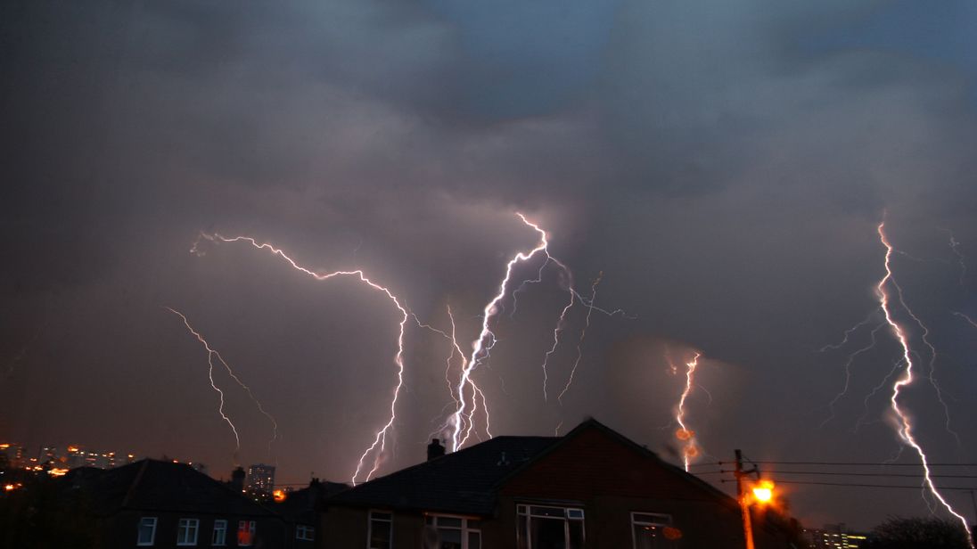 WB Weather Forecast: Thunderstorms Expected In Kolkata And Nearby Areas WB Weather Forecast: Thunderstorms Expected In Kolkata And Nearby Areas