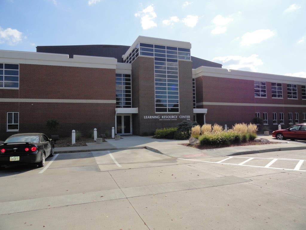 West Des Moines School Board Names Principal For Valley High School
