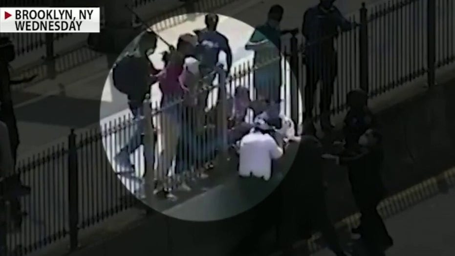 Witness Accounts Emerge Following Brooklyn Bridge-City Hall Subway Stabbing Witness Accounts Emerge Following Brooklyn Bridge-City Hall Subway Stabbing