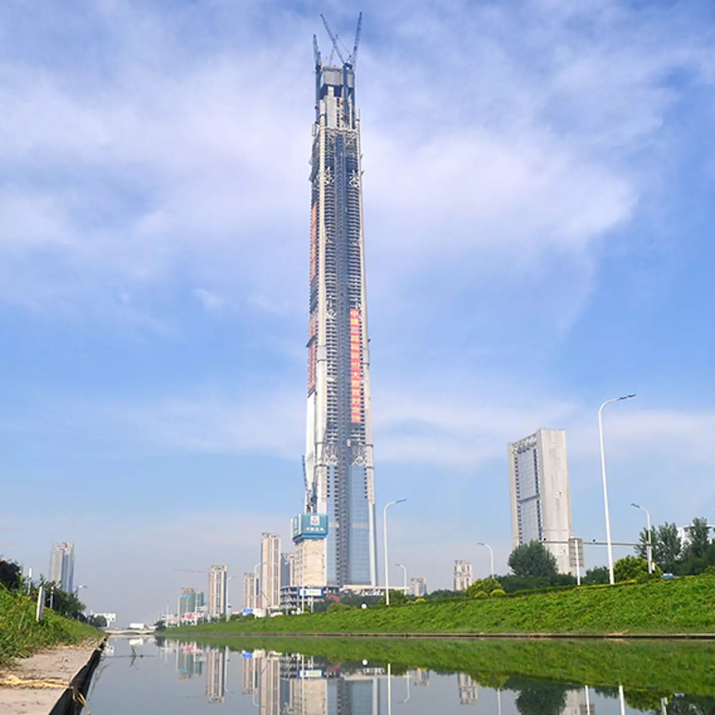 World's Tallest Abandoned Skyscraper Project: Construction Resumes World's Tallest Abandoned Skyscraper Project: Construction Resumes