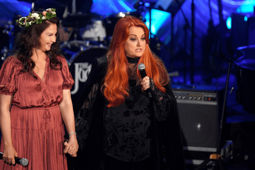 Wynonna And Ashley Judd Open Up About Family Life In New Docuseries Wynonna And Ashley Judd Open Up About Family Life In New Docuseries