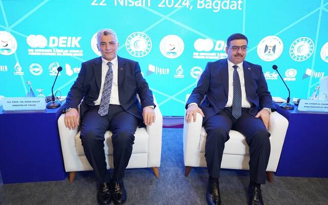 وزير التجارة يبحث آفاق التعاون الاقتصادي والاستثماري مع أذربيجان وزير التجارة يبحث آفاق التعاون الاقتصادي والاستثماري مع أذربيجان