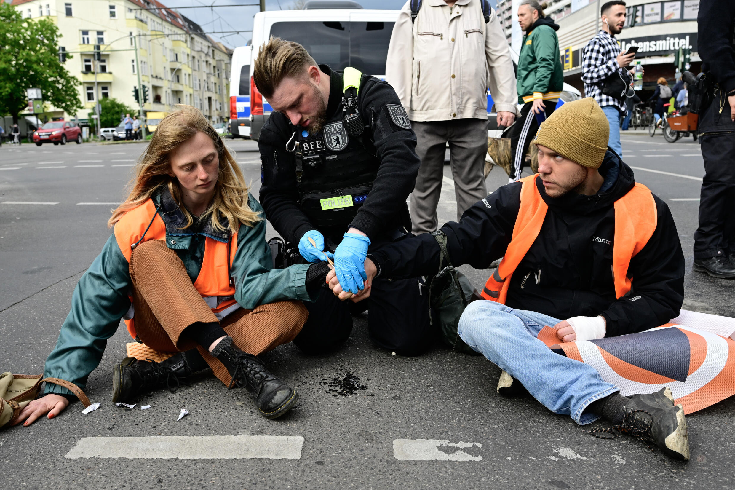 Youth Unrest Complicates Germany's SPD Coalition Agreement Talks